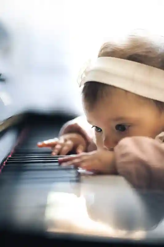 Neonata al pianoforte