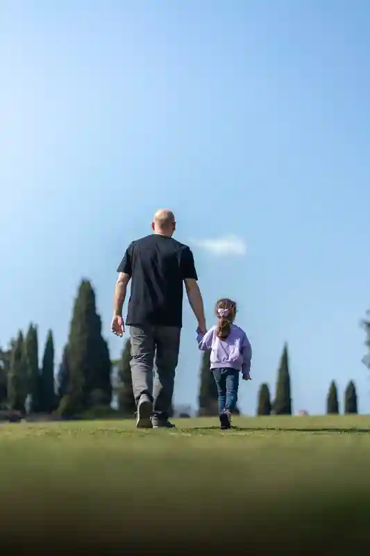 Padre e figlia nella natura